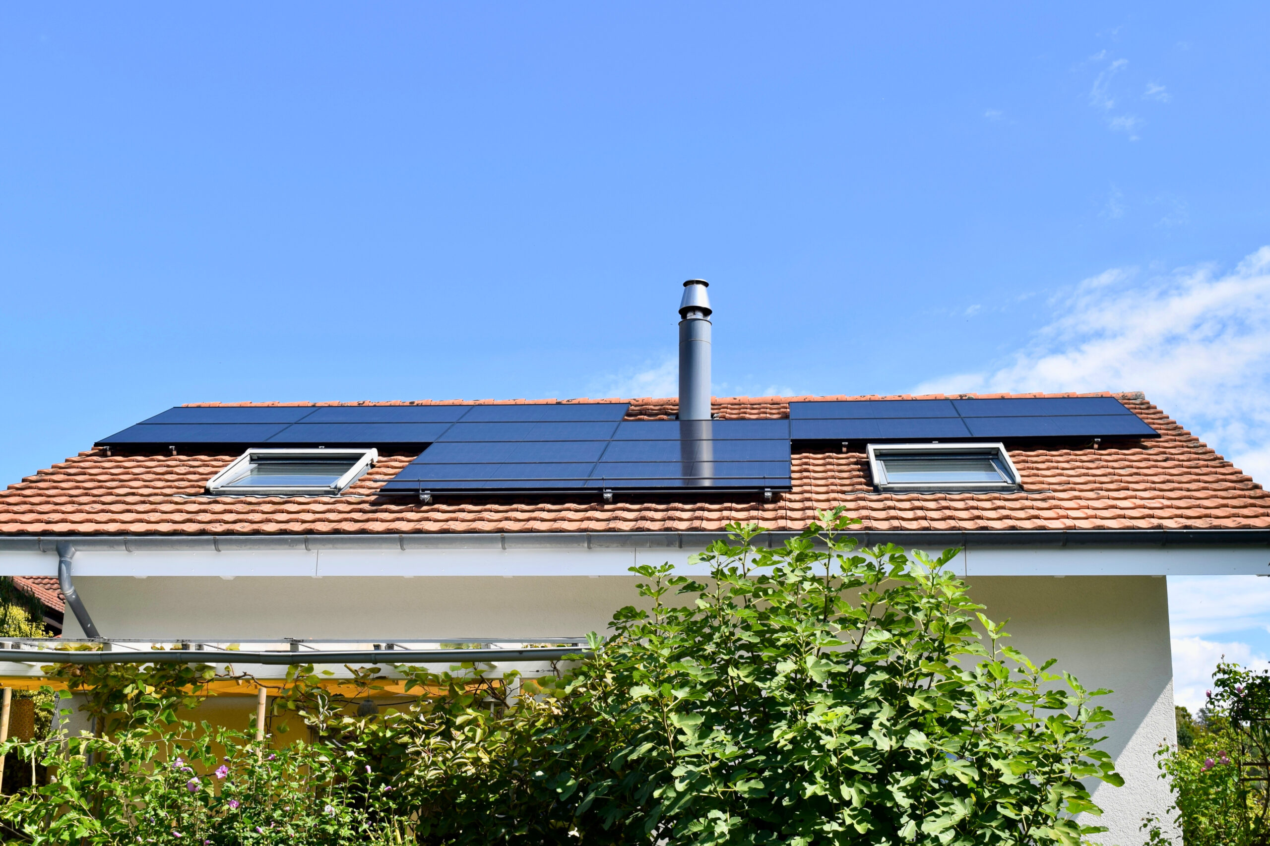 Grimm Solartechnik AG - Photovoltaik Aufdach-Anlage